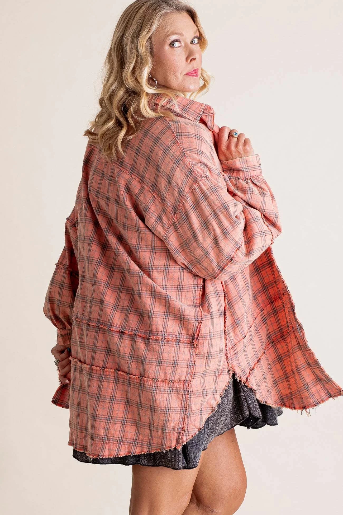 Urbaner Raw-Edge Oversize-Jacke
