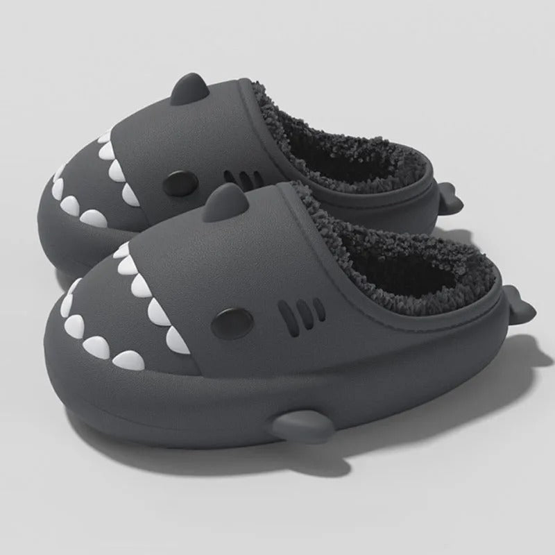 SharkBite Kuschelige Pantoffeln