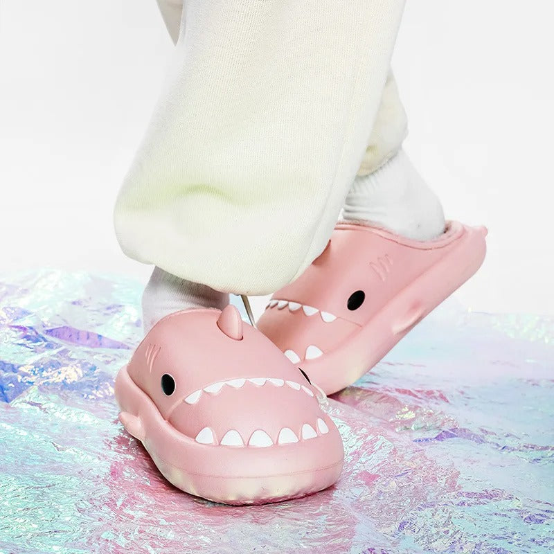 SharkBite Kuschelige Pantoffeln