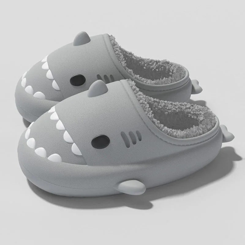 SharkBite Kuschelige Pantoffeln