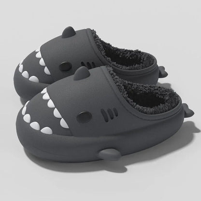 SharkBite Kuschelige Pantoffeln