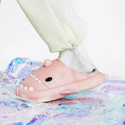 SharkBite Kuschelige Pantoffeln